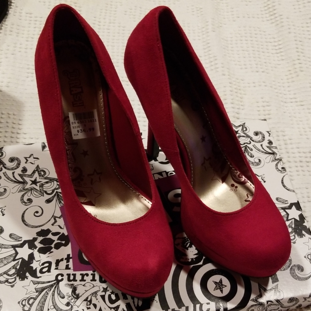 Never worn red heels.